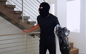 BANGBROS - Robber Goes Everywhere Town on Keisha Grey's Beamy Ass