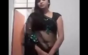 Titillating Desi Girl Hot encircling Saree