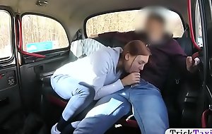 Girl shows off aggravation together with ripped in a difficulty cab