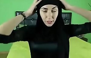 Arab girl on livecam [arabianchickscams xxx video ]