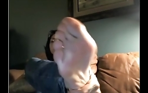 Adrenalynn sucks her own toes