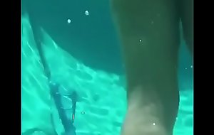 Boquete debaixo d'água / oral sex underwater. tube movie xpornovideos xnxx fuck video