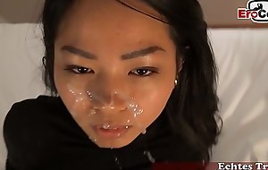 Asiatische Studentin geht anent deutschland ihrem Freund fremd und macht Gesichtsbesamung