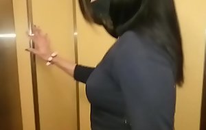 Flagras : Fodendo com o marido no elevador do prédio . Foda -se as câmeras fuck movie clip pleto xv red