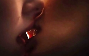 Megan Asmodeus e Amanda Seyfried Cena Beijo Lésbico Sex Garota Infernal acesse: tube movie porno-nanefree xxx fuck movie/