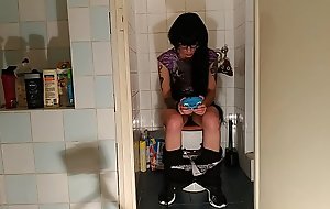 Sexy goth teen pee and shit while play with her phone pt2 HD