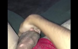 Chico de 18 años se masturbaN con lenceria