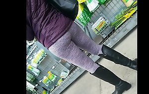 mature lady in leggings nice ass