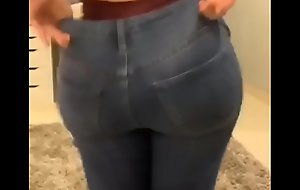 BIG BUTT IN TIGHT JEANS