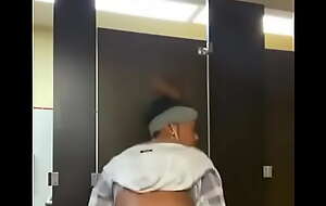 Teen Gets Caught Twerking Naked in Bathroom