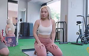 Asian Yoga instructor's pink pussy squirts- Psychoporn 色控