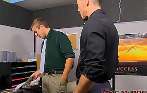 Employee Austin Ried seduced by his gay boss Kirk Cummings