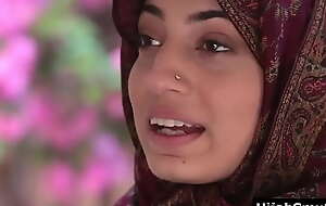 Arab girl in hijab jumps on neighbor's bbc