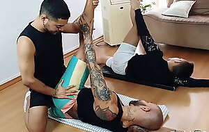O Professor de yoga e os alunos safados Leonan Davis e  Kevin Ethan
