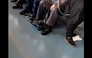 Este señor no se aguanto las ganas de jalarmela en el metro