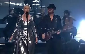 Annie Lennox sings Dupe On A catch Hill