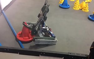 Cogidon vex robot a cono del equipo contrario (GG-BOT)