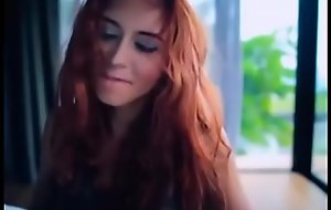 redhead babe groans on sexowebcam online