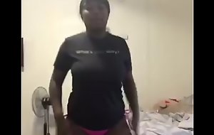 Black girl twerking on periscope